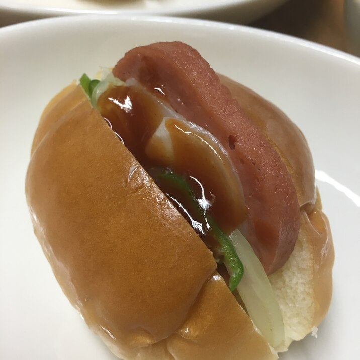 おさかなのハンバーグでロールパンサンド